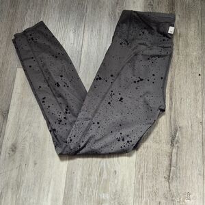 Vuori Stride Legging Size Small Oregano Splatter Color